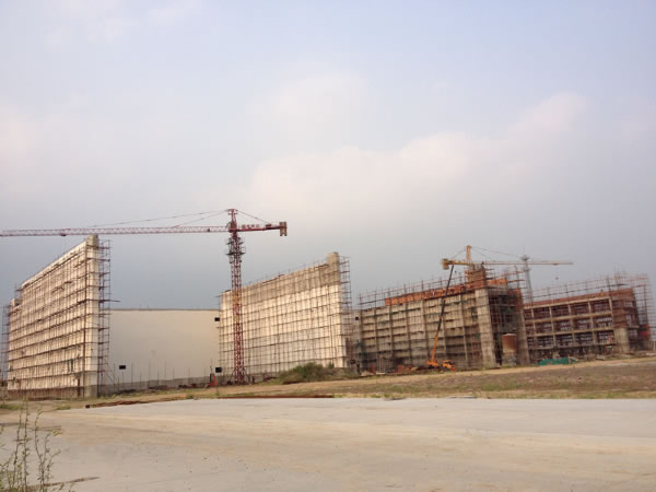 海新項目部涂裝車間主體結構封頂