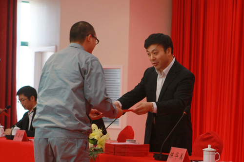 2012年上半年度優(yōu)秀員工表彰大會(huì)勝利召開