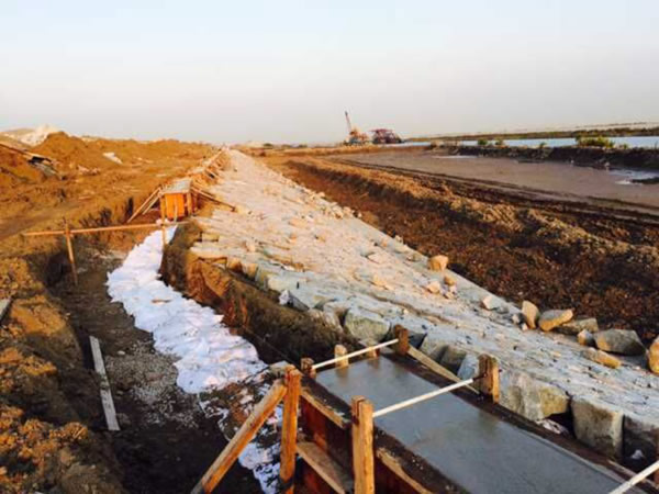 西水道三期五標工程進入施工高峰期